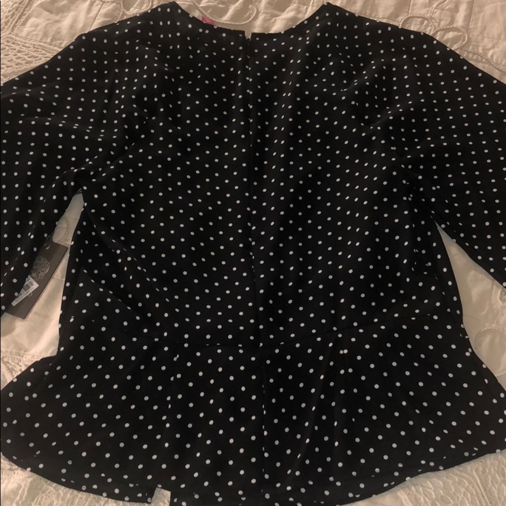 VINCE CAMUTO Tie-Front Keyhole Top Black/White Dot - Picture 8 of 8